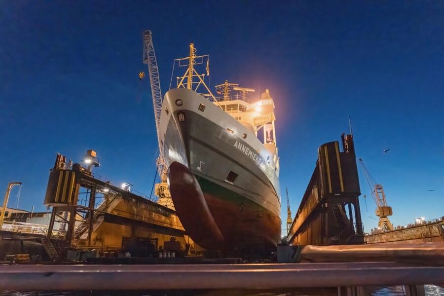Hamburg: 1.5-Hour Evening Lights Harbour Cruise on a Ship - Key points to know before you book