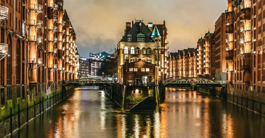 Hamburg: 1.5h Grand Harbor Evening Lights Cruise - The Elbphilharmonie from the river