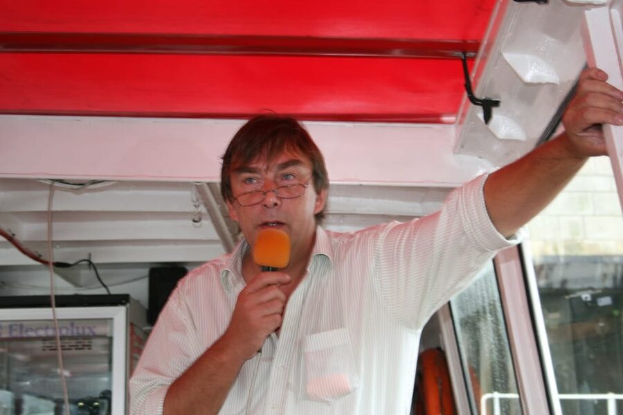 Hamburg: 1-Hour Harbor Cruise - Shipyards, locks, and the working harbor