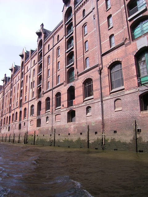 Hamburg: 1-Hour Harbor Cruise - Fish Market and Oevelgönne Harbor Museum
