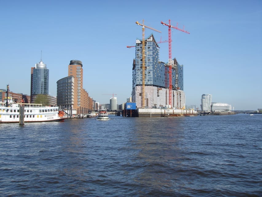 Hamburg: 1-Hour Harbor Cruise - What the German guide adds