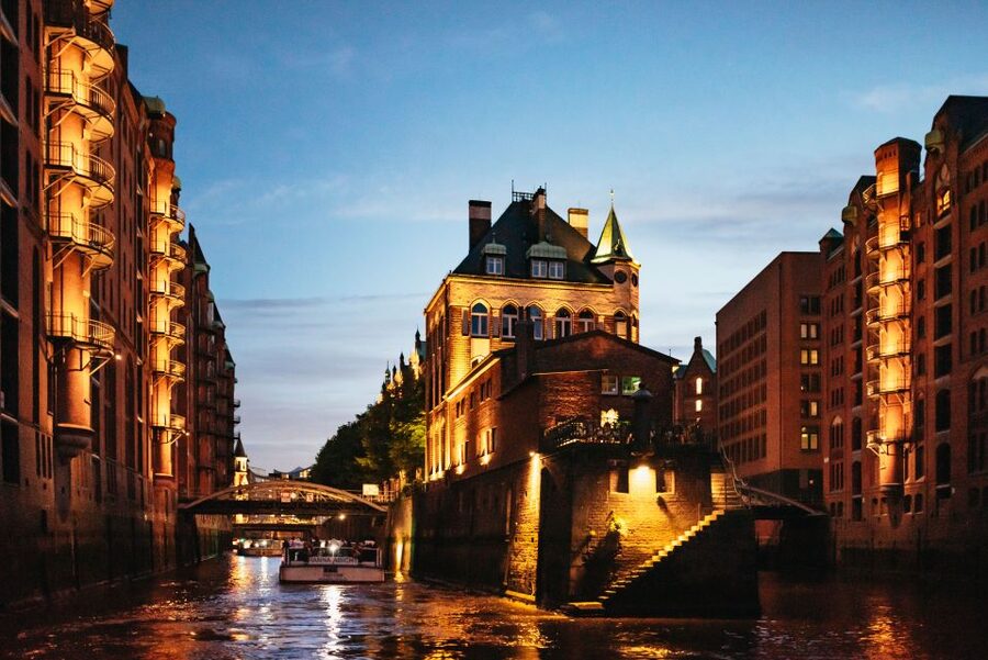Hamburg: 1-Hour Harbor Evening Lights Cruise - Key points at a glance