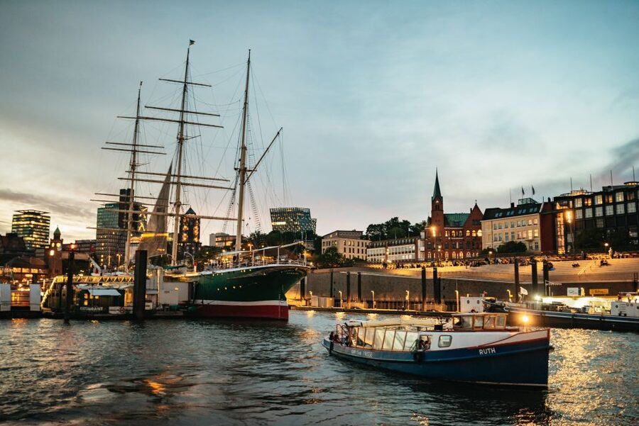 Hamburg: 1-Hour Harbor Evening Lights Cruise - Is $30 good value for one hour?