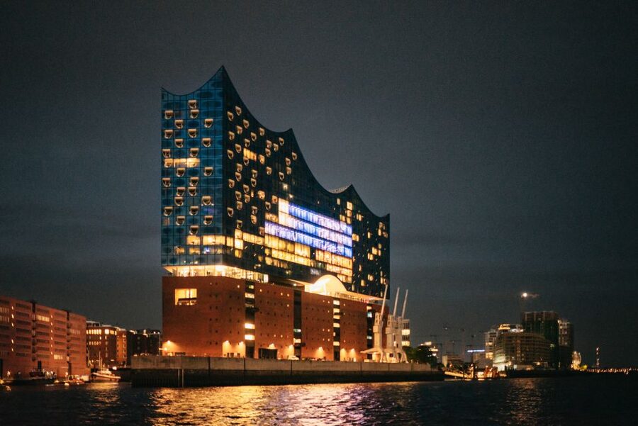 Hamburg: 1-Hour Harbor Evening Lights Cruise - HafenCity and the Elbe Philharmonic Hall