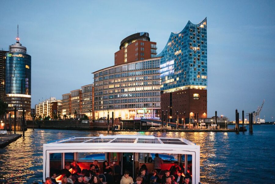 Hamburg: 1-Hour Harbor Evening Lights Cruise - Starting at St. Pauli Landungsbrücken