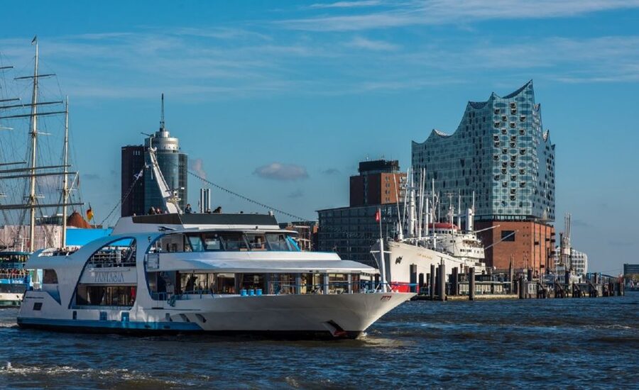 Hamburg: 2-Hour Sightseeing Cruise to Blankenese - Why Hamburg’s harbor works best from the water