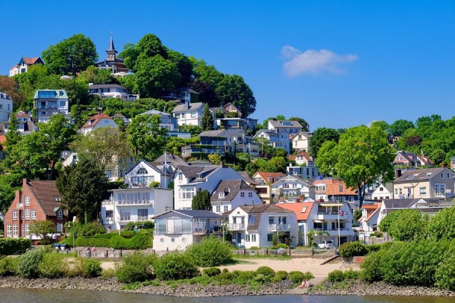 Hamburg: 2-Hour Sightseeing Cruise to Blankenese - Starting at Landungsbrücken and the Fish Market