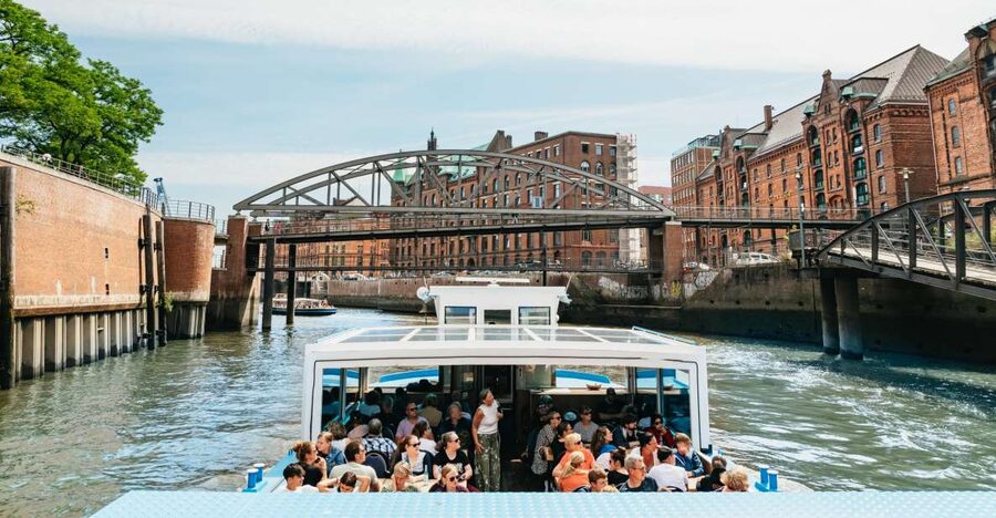 Hamburg: 2-Hour XXL Port of Hamburg Cruise Tour - The boat, seating, and weather
