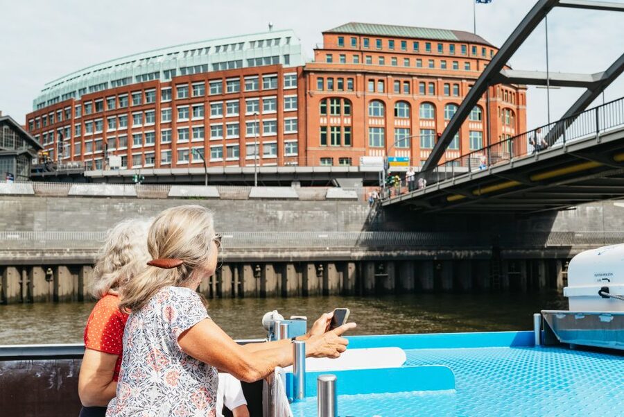 Hamburg: 2-Hour XXL Port of Hamburg Cruise Tour - The Elbe Tunnel and the city from below
