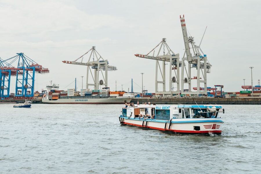 Hamburg: 2-Hour XXL Port of Hamburg Cruise Tour - Finding the Rainer Abicht departure point