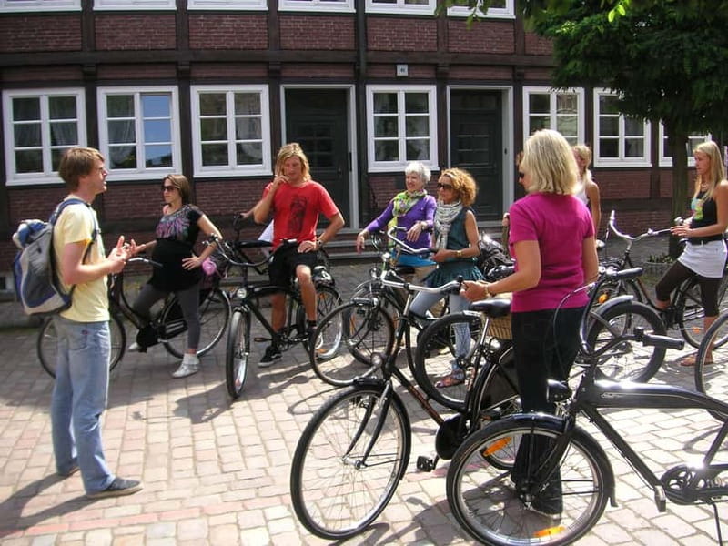 Hamburg 3-Hour Bike Tour - Riding toward the Alster Lakes