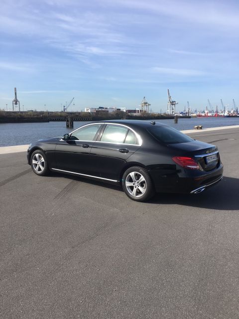 Hamburg: 3-Hour Limousine Tour with Driver-Guide - What the private limousine changes