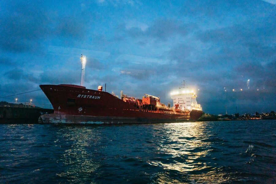 Hamburg: 90-Minute Evening Lights Harbor Cruise - The Captain’s Commentary: A Major Strength, With One Clear Limitation
