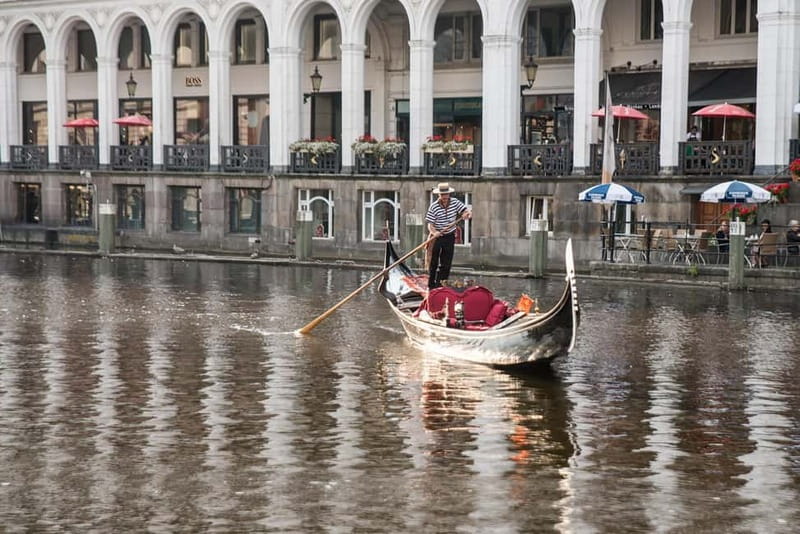 Hamburg Alster Lake romantic Tour in a Real Venetian Gondola - Key points at a glance