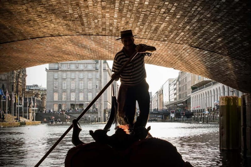 Hamburg Alster Lake romantic Tour in a Real Venetian Gondola - The 60-meter Alster Fountain