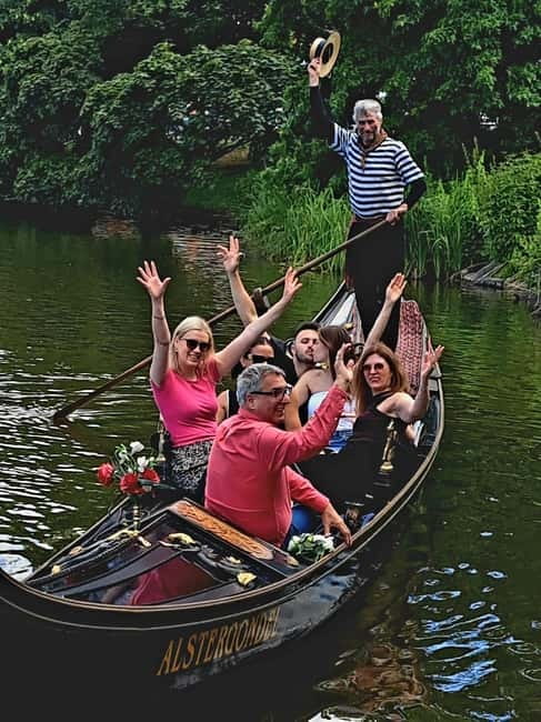 Hamburg Alster Lake romantic Tour in a Real Venetian Gondola - Meeting Carlo at Ballindamm 14A