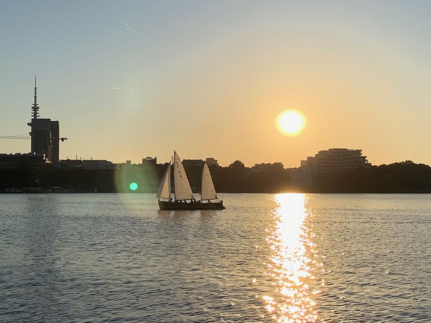 Hamburg: Alster River Sailboat Tour with Sundowner - Meeting the cutter at barca Boat Events