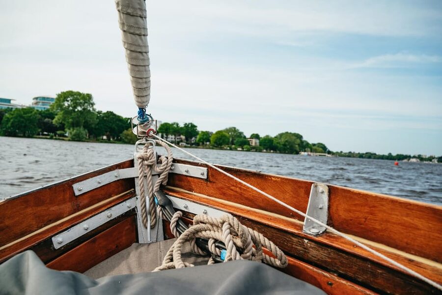 Hamburg: Alster River Sailing Tour on a 2-Masted Sailboat - Alster Fountain and Hamburg’s city views