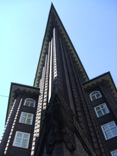 Hamburg: Bike Tour of the Speicherstadt & Old Harbor - The old Elbe Tunnel brings the ride full circle