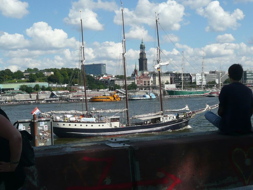 Hamburg: Bike Tour of the Speicherstadt & Old Harbor - Starting at Schlüterstraße and heading toward Chilehaus