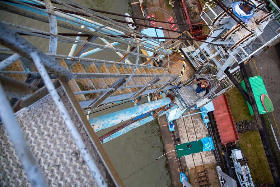 Hamburg: Bungee Jumping 50 Meters High over the Harbor - Looking across the Elbe from 50 meters