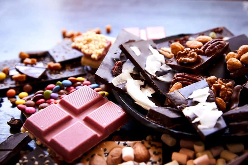 Hamburg: Chocoversum Guided Tour with Tastings - Tasting chocolate at six different stages