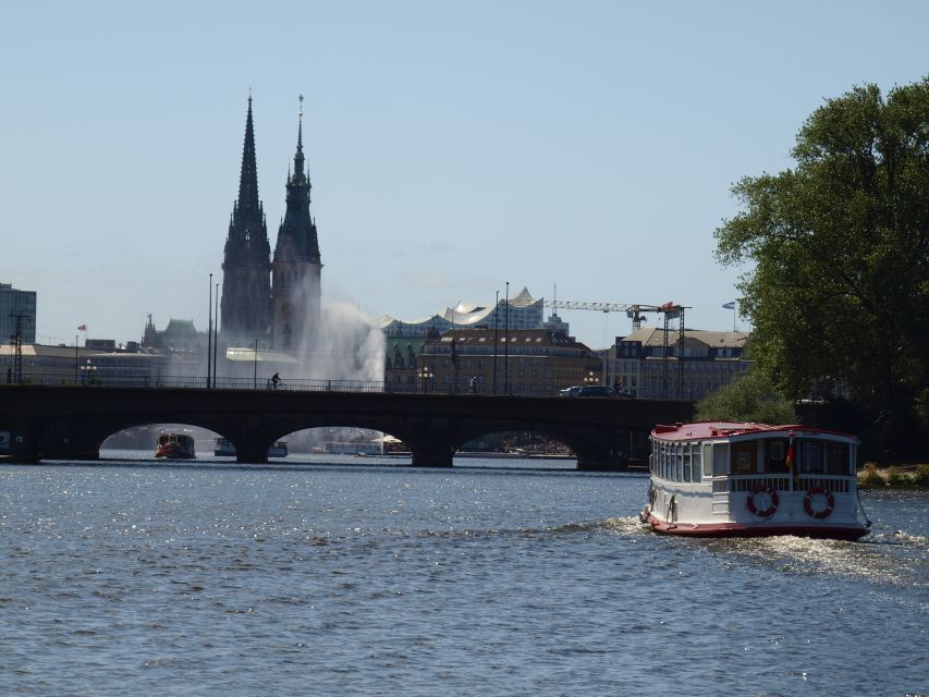 Hamburg: City Cruise on Alster Lake - The hotels, consulate, and shoreline buildings