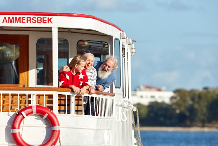Hamburg: City Cruise on Alster Lake - From Pier 1 to the Alster Fountain