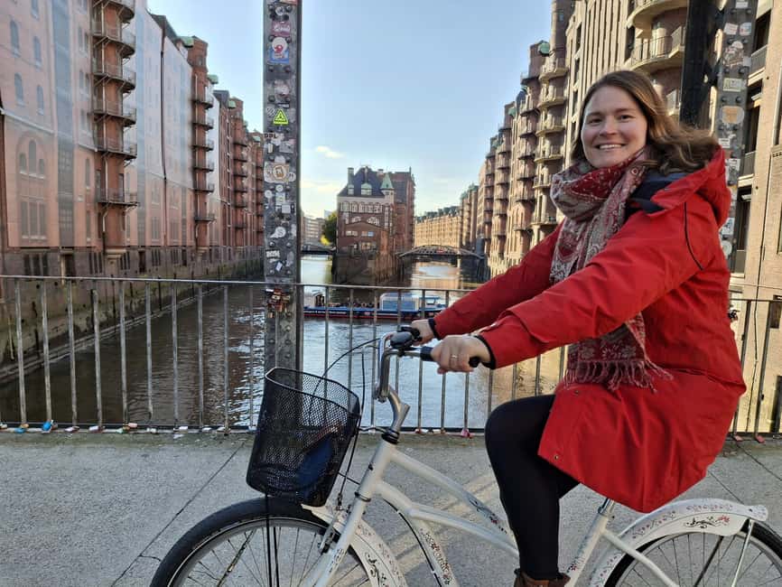Hamburg: City Tour by Bike with Elbphilharmonie - What the guide adds to the ride