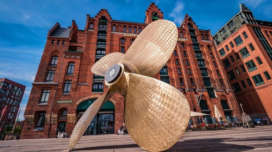 Hamburg: Discover Hamburg from landmark to landmark - Starting beneath Hamburg’s largest church clock