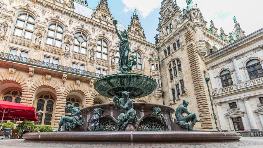 Hamburg: Discover Hamburg from landmark to landmark - Who will get the most from this walk?