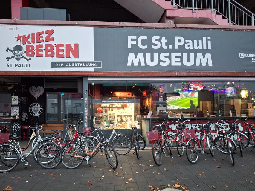 Hamburg: Downtown, Alster & Creative Neighborhoods by Bike - Why this route gives you more than a standard city ride