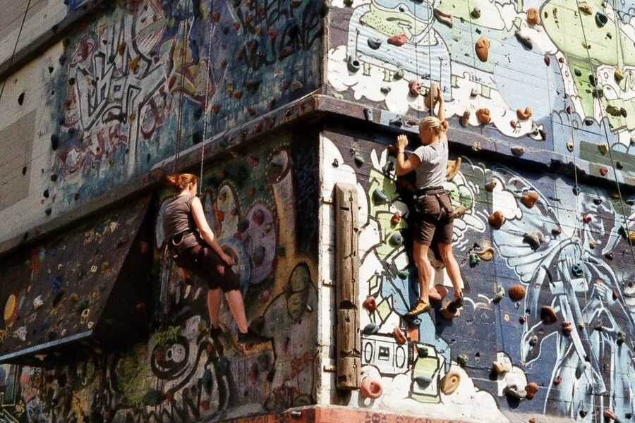 Hamburg: Downtown, Alster & Creative Neighborhoods by Bike - Sternschanze and the first shift in mood