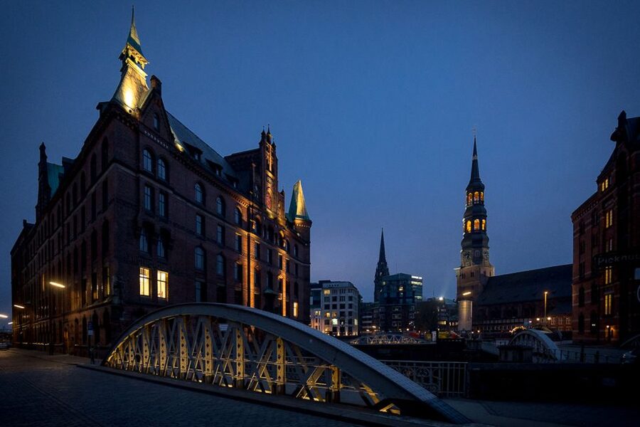 Hamburg: Eerie Speicherstadt Tour - Starting at St. Catherine’s Church after dark