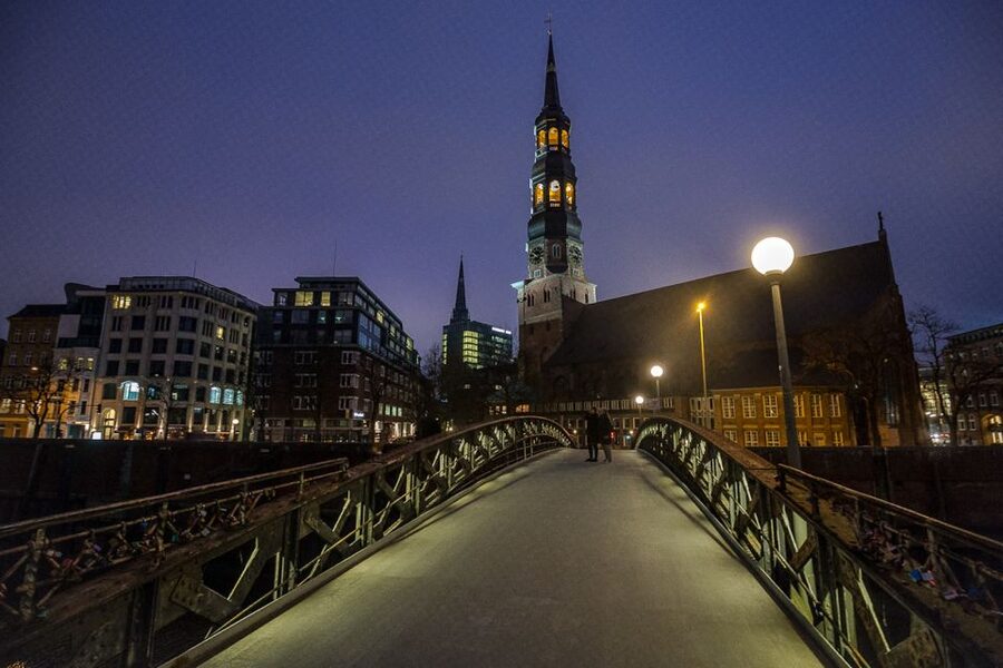 Hamburg: Eerie Speicherstadt Tour - Stories of witches, devils, and sea monsters