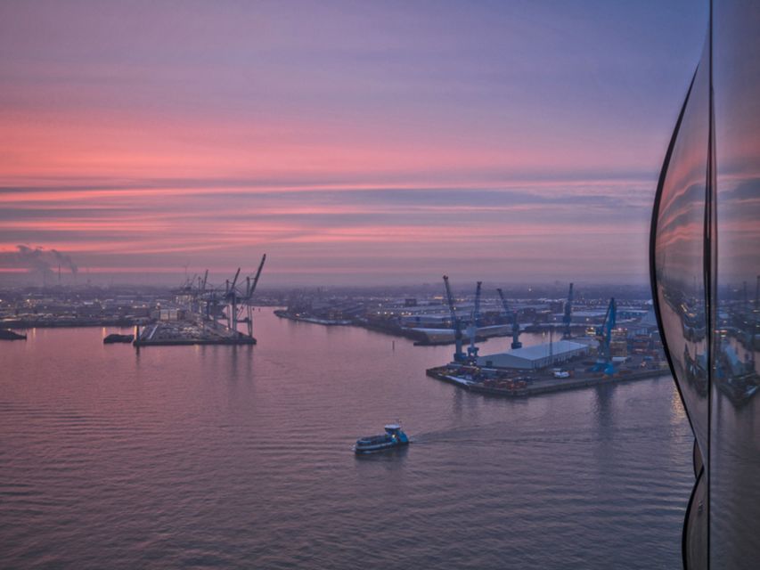 Hamburg: Elbphilharmonie Plaza, Highlights & Surroundings - Walking past Harbor Police Station No. 2