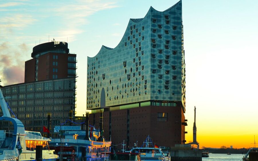 Hamburg: Elbphilharmonie Plaza, Highlights & Surroundings - Starting at Kehrwieder 12