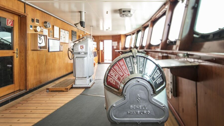 Hamburg: Entrance to the Museum Ship Cap San Diego - The machine room supplies the ship’s heartbeat