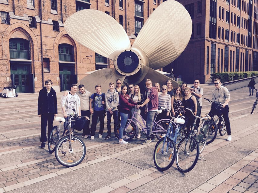 Hamburg: Guided Bike Tour - Canals, old streets, and modern HafenCity