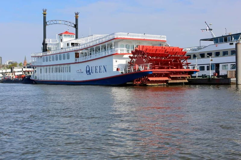 Hamburg: Guided Grand Harbor Sightseeing Cruise by Ship - What the live commentary adds
