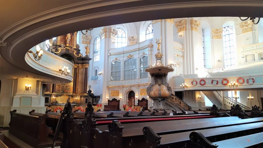 Hamburg: Guided Tour of St. Michael's Church - What the private format changes