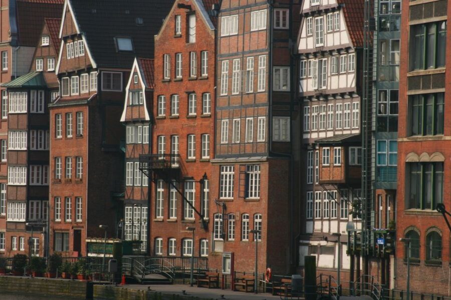 Hamburg: Guided Walking Tour - Hamburg in two hours, from Rathaus to the Elbe
