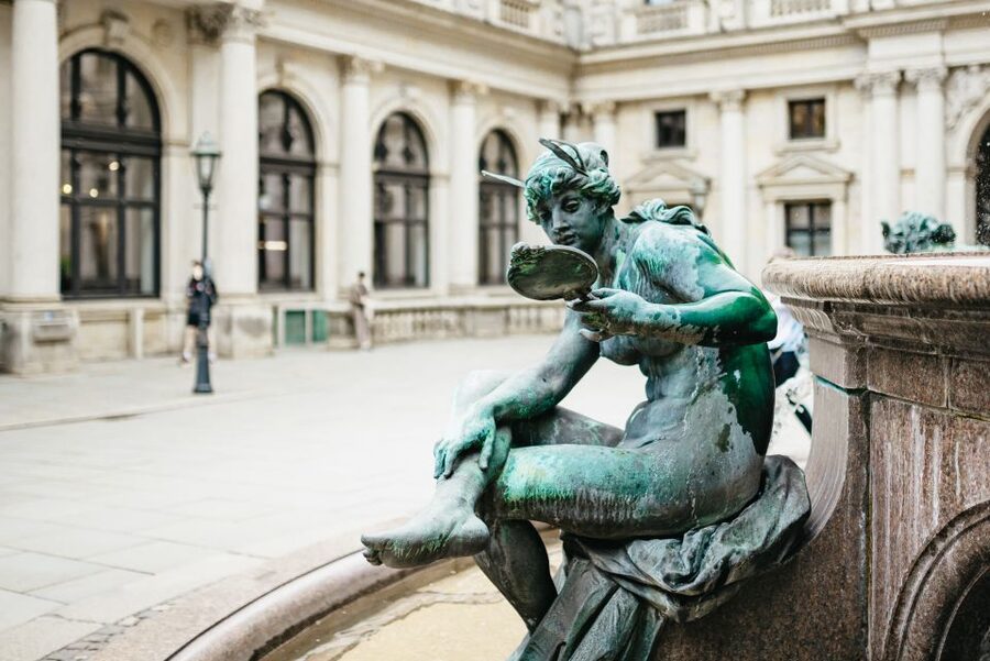 Hamburg: Guided Walking Tour for Magic Fans - Who should book this walk