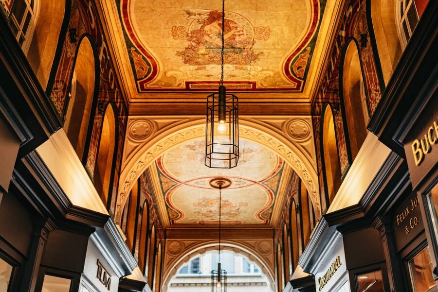 Hamburg: Guided Walking Tour for Magic Fans - Mönckebergstraße and Domplatz