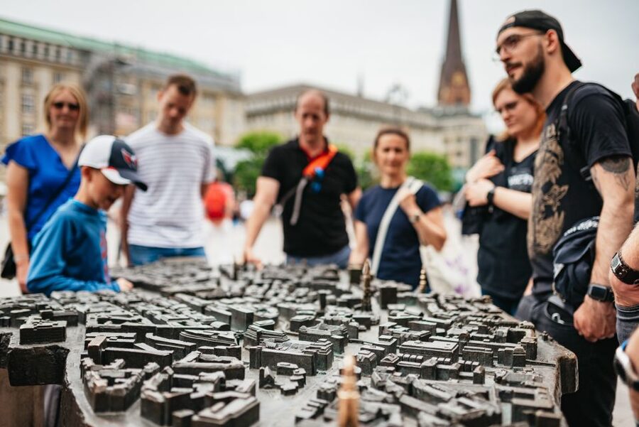 Hamburg: Guided Walking Tour for Magic Fans - Deichstraße, Hamburg’s oldest Old Town street