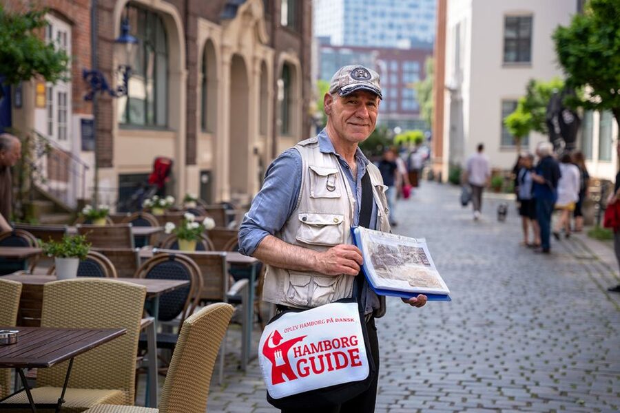 Hamburg: Guided Walking Tour in Danish - The Elbphilharmonie finish