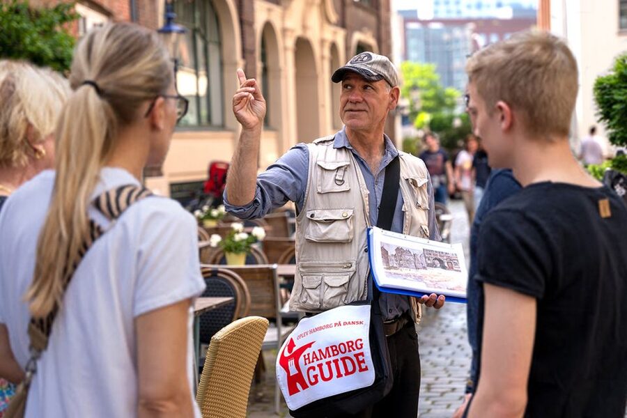 Hamburg: Guided Walking Tour in Danish - Laeiszhof and the port connection