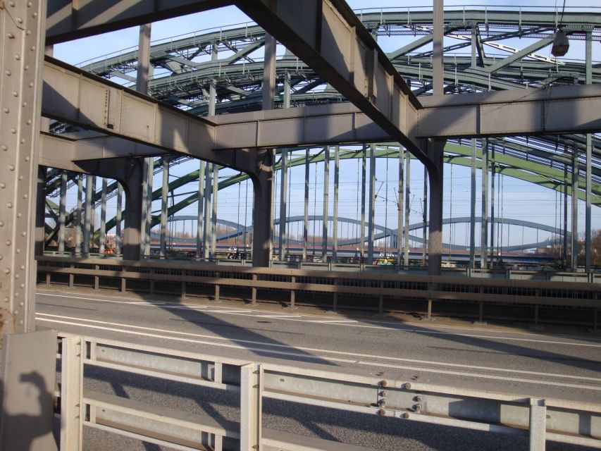 Hamburg Harbor: 3.5-Hour Guided Tour by Bike - Why a bicycle makes sense in Hamburg’s harbor