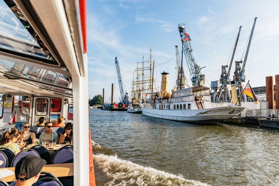 Hamburg: Harbor Cruise with Wine and Cheese - Speicherstadt, tides, and city landmarks