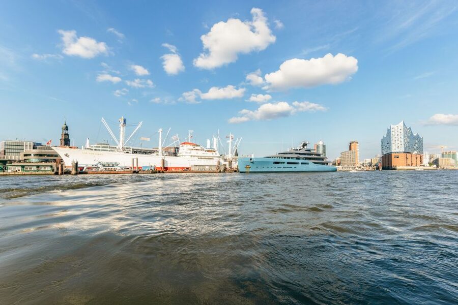 Hamburg: Harbor Cruise with Wine and Cheese - Open-air seating in summer, warmth in winter